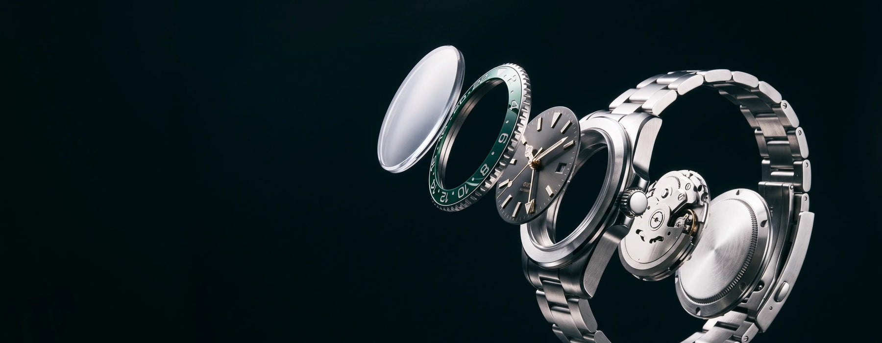 Composants d'une montre Seiko Mod présentés séparément avant assemblage