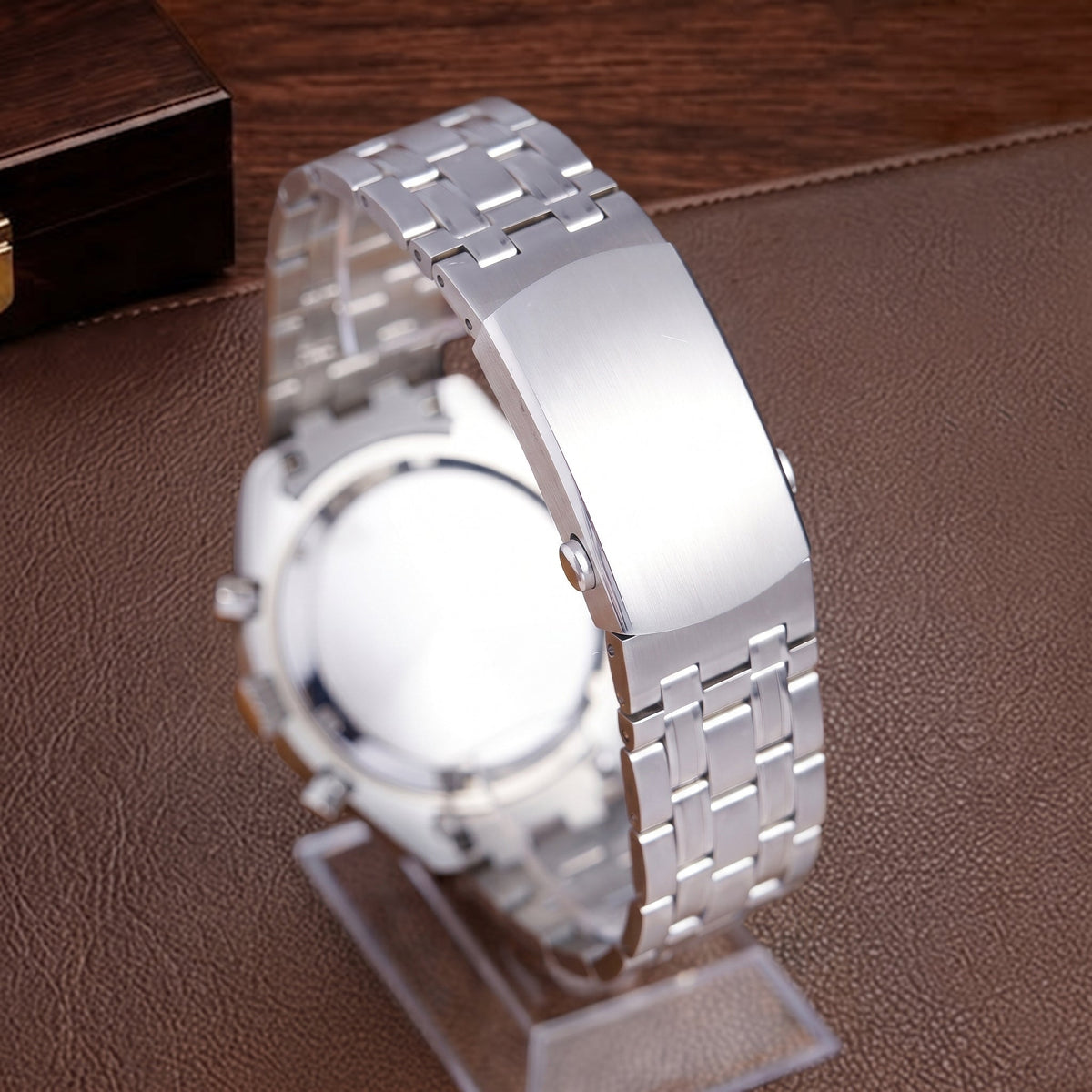 Le bracelet acier et sa boucle déployante