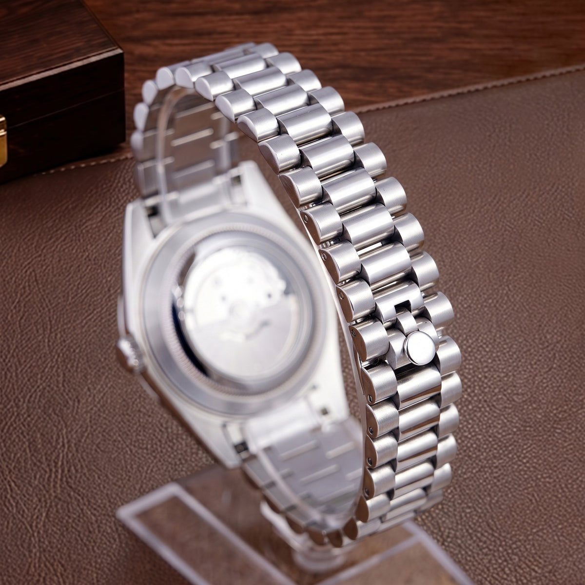 Le fond saphir transparent et le bracelet Président