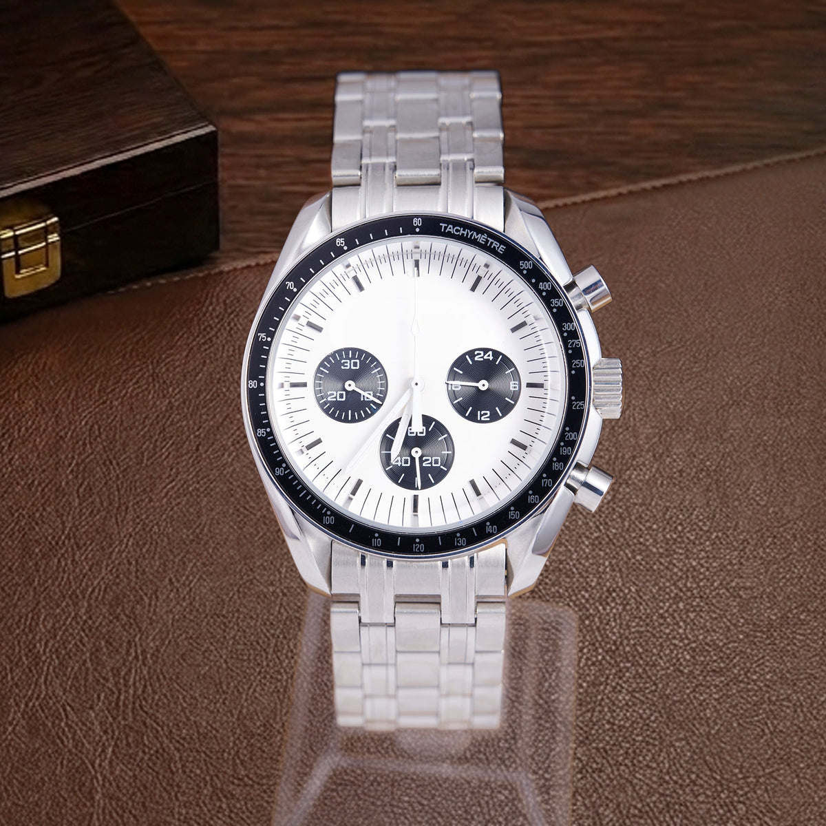 SPEED MOD White Panda sur bracelet acier, cadran blanc et compteurs noirs