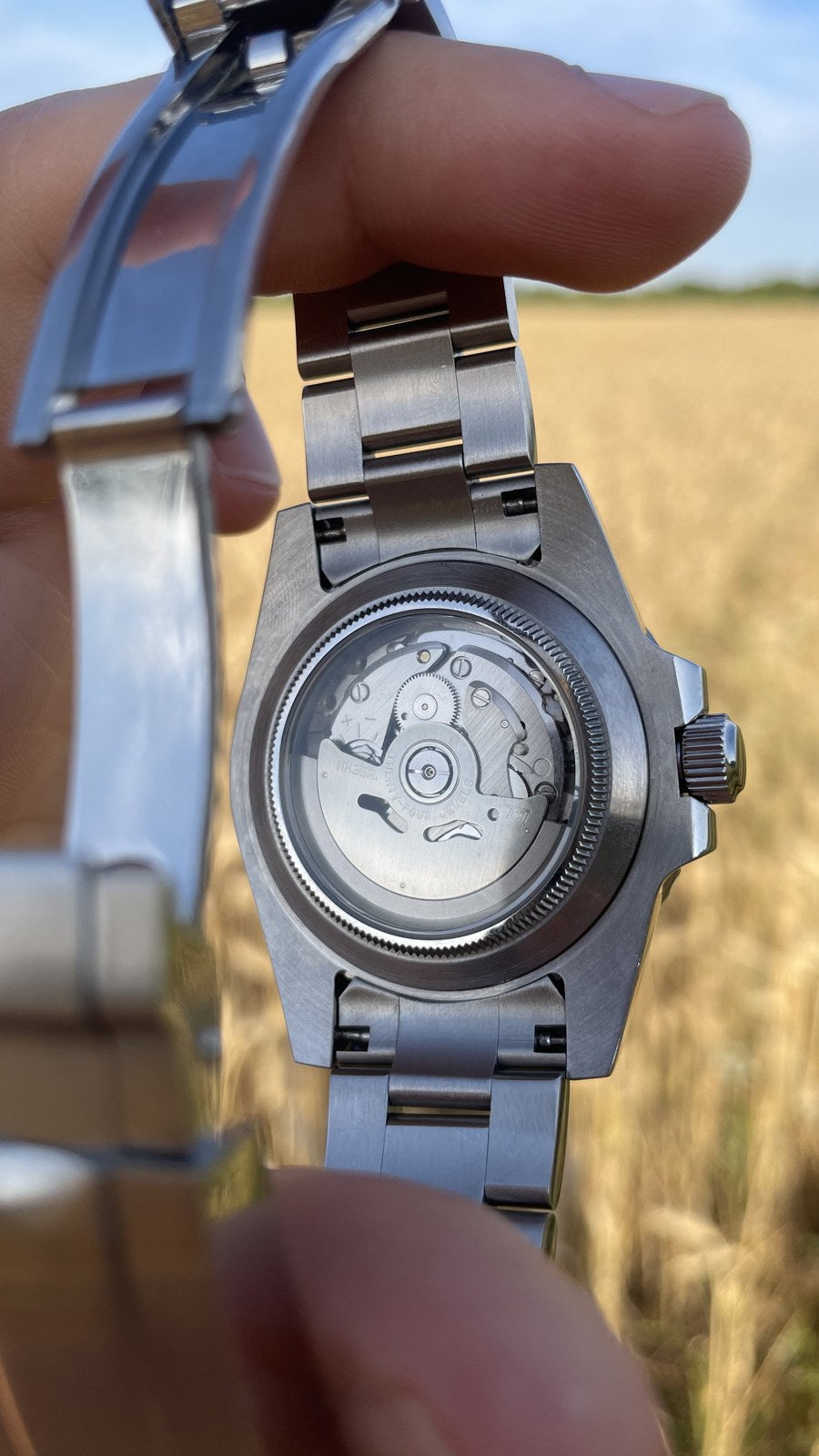 Fond transparent de la montre Austral COMEX : le mouvement automatique NH35 est visible