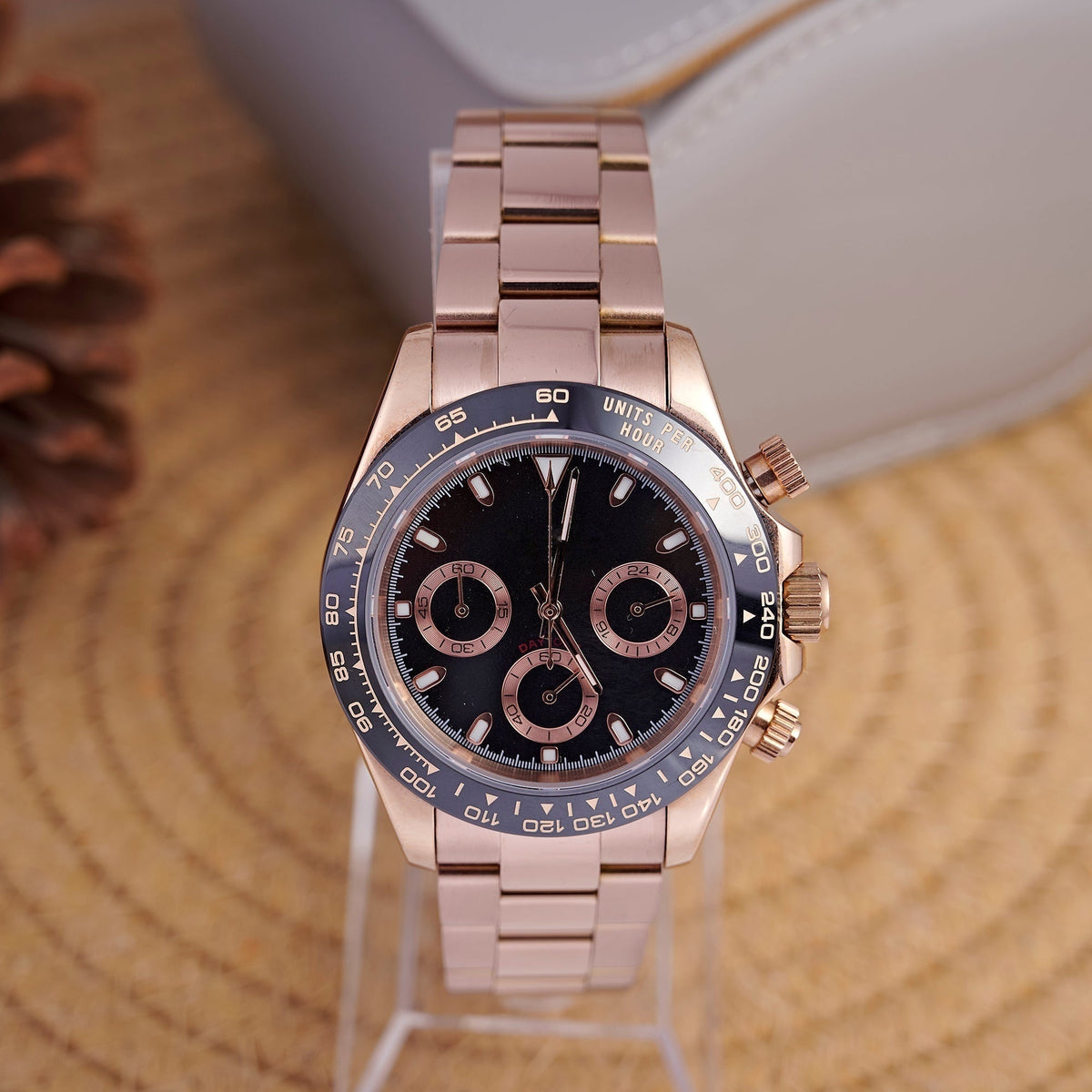 DAYTO MOD Pink Gold Black sur bracelet Oyster or rose, cadran de près
