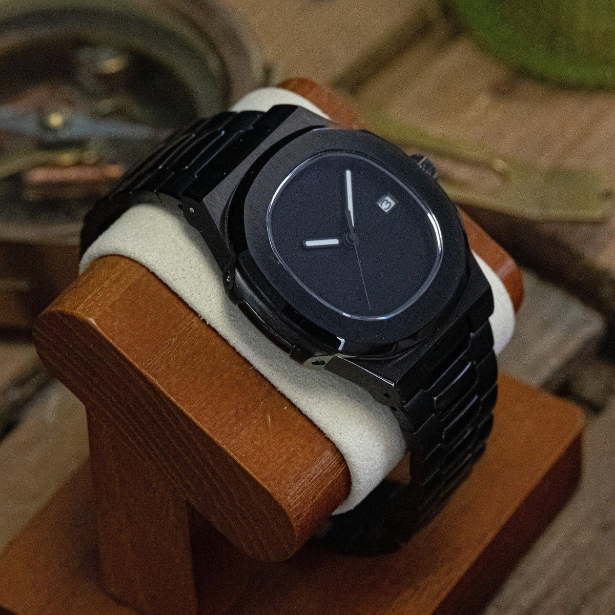 Le bracelet acier noir et sa boucle déployante