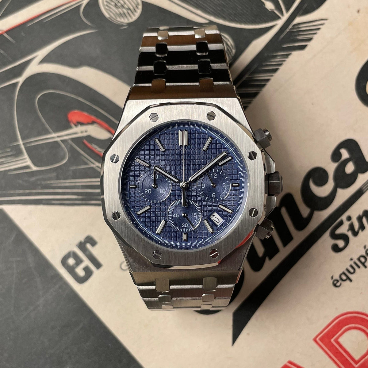OAK MOD Chrono Blue, cadran bleu guilloché et compteurs bleus, bracelet acier