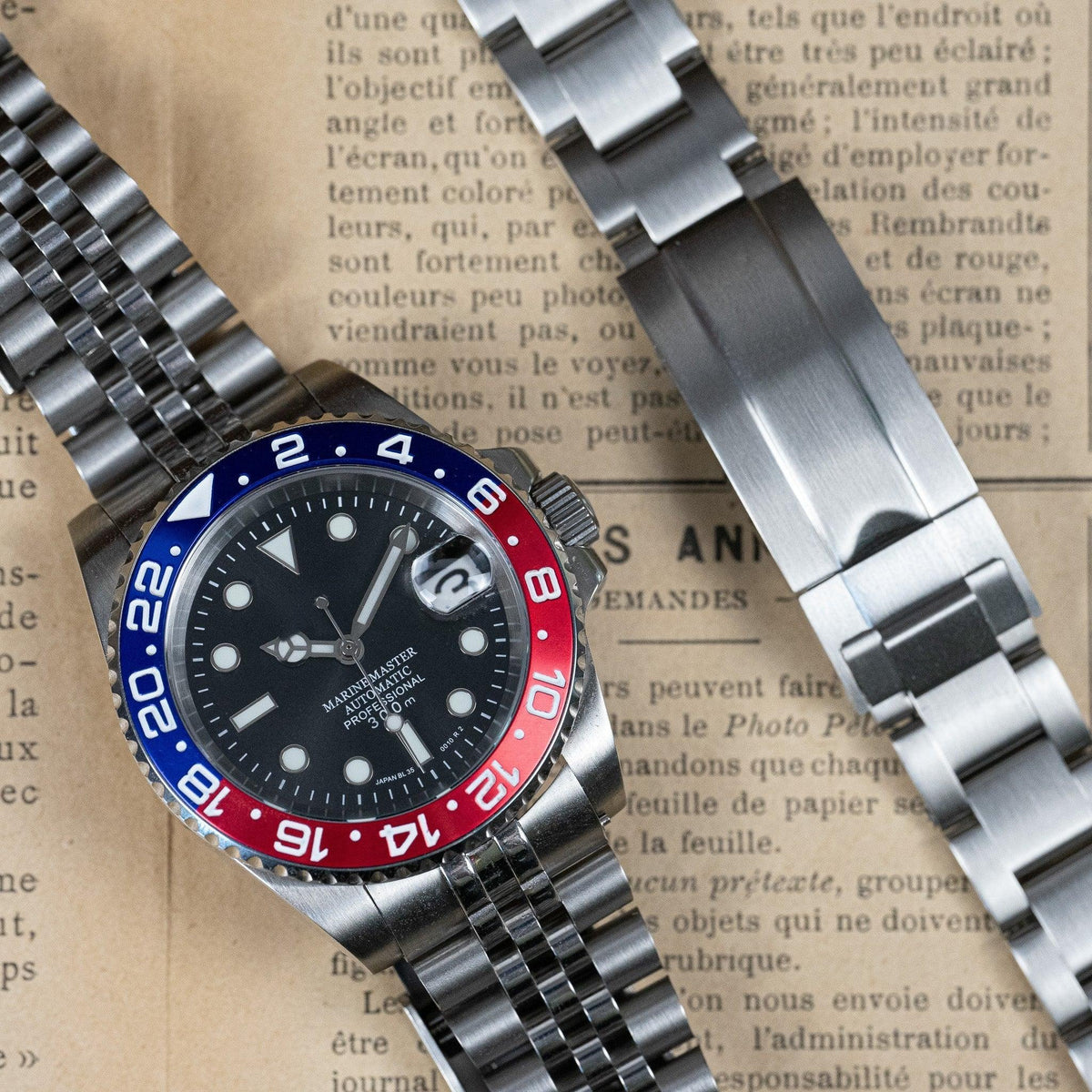 GMT MOD Pepsi sur Jubilé, avec un bracelet Oyster à côté